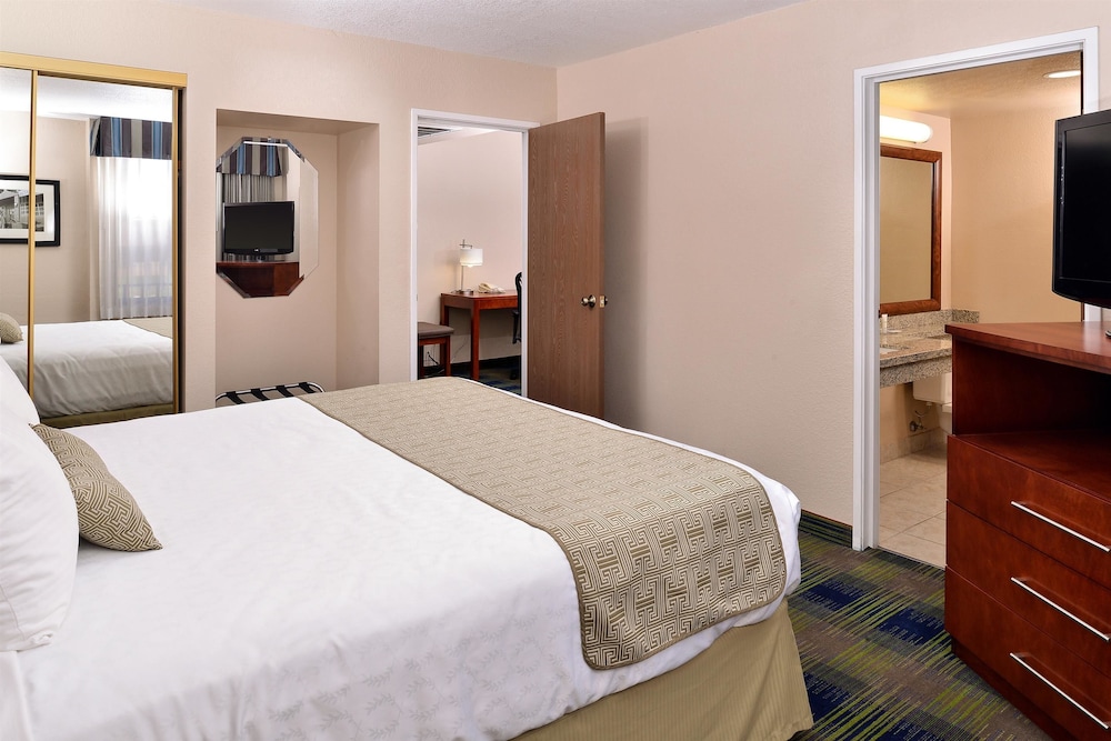Best Western Plus Heritage Inn Rancho Cucamonga/Ontario 10/40