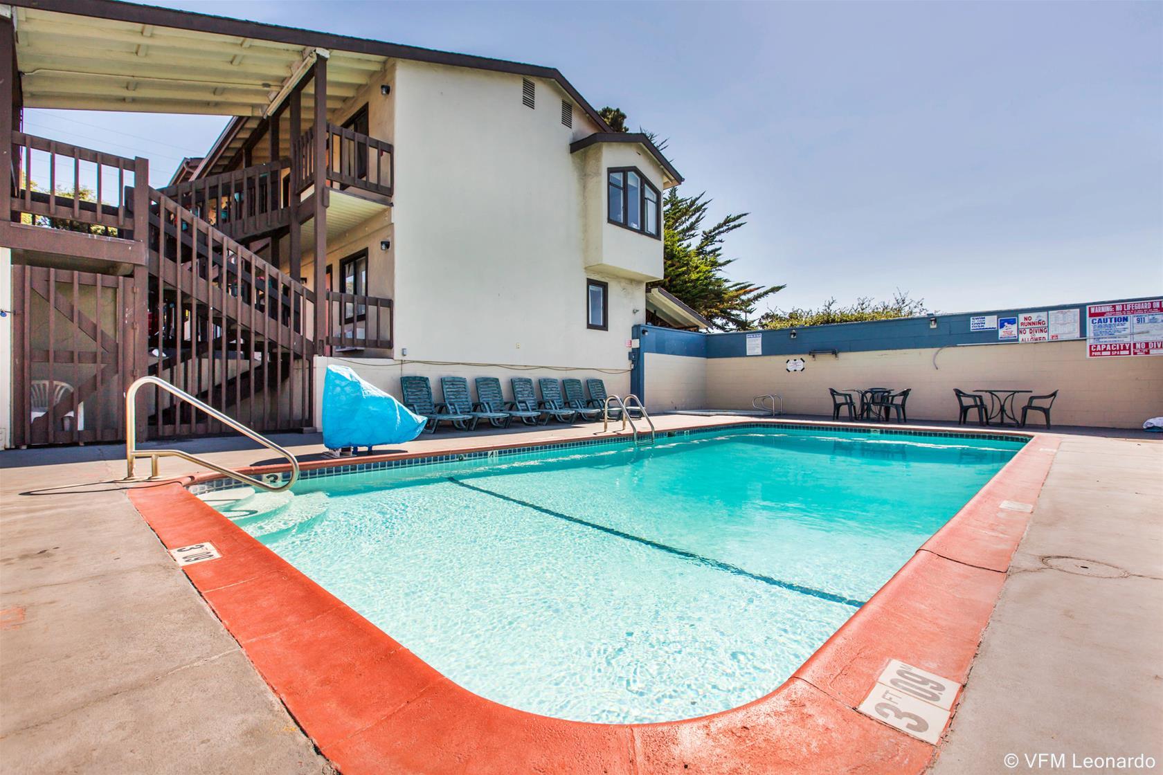 Econo Lodge Monterey Fairgrounds 18/21