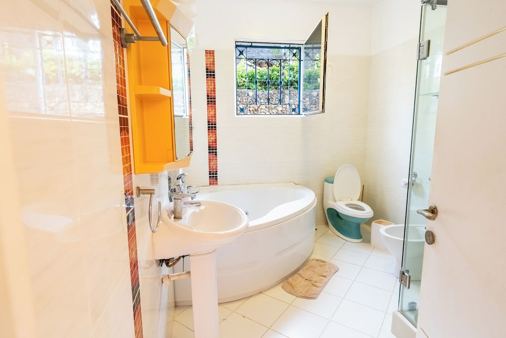 Queens Chateau Boutique Villa 47/50