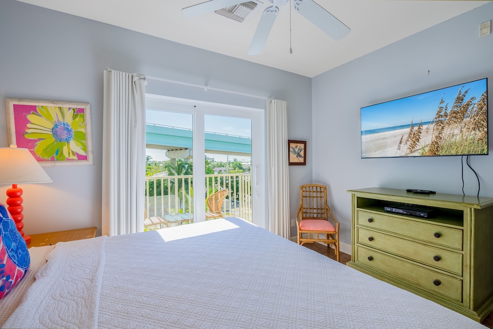 Condo, King Bed, City View, Sofa