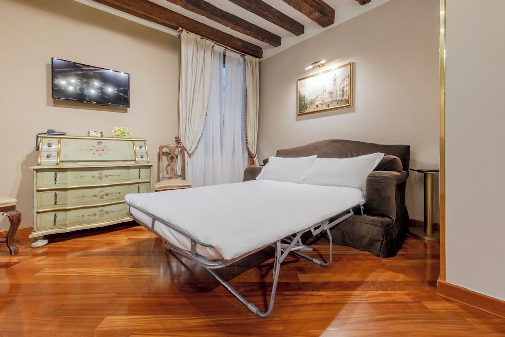 Ca Dell Arte Suite 19/71