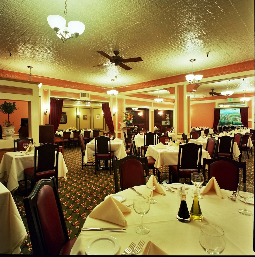 San Remo Hotel 32/50