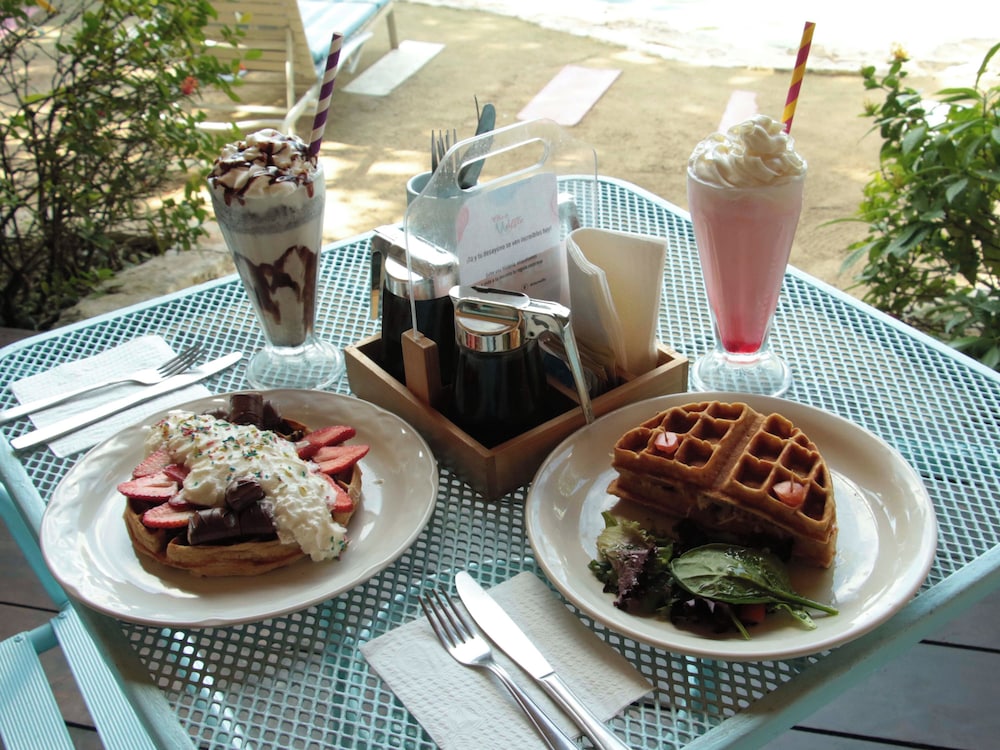 Chez Waffle Hotel 60/69