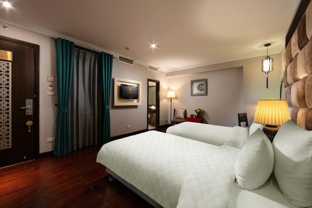 DELUXE, TWIN BEDS
