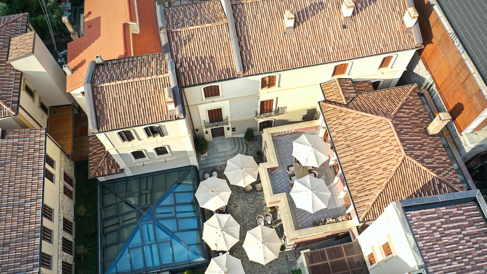 Vila Ebel Hotel, Pool & Spa 38/48