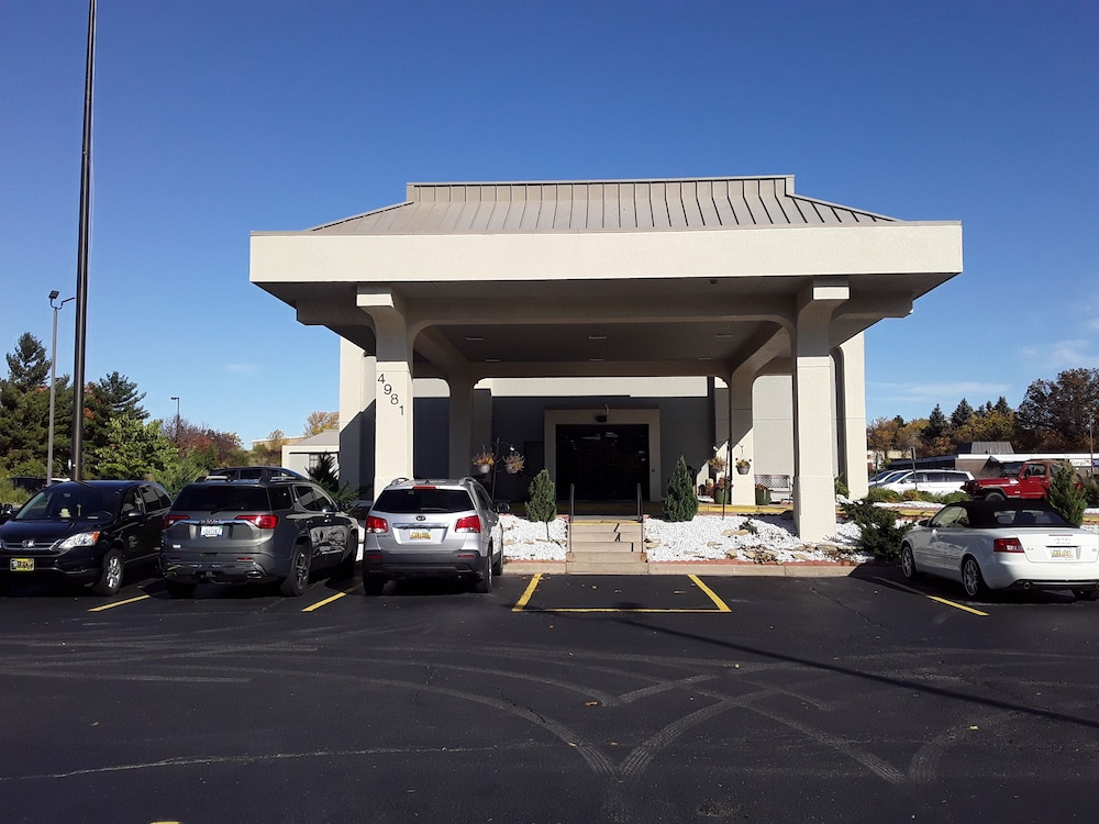 Clarion Inn and Suites Grand Rapids Airport 58/63