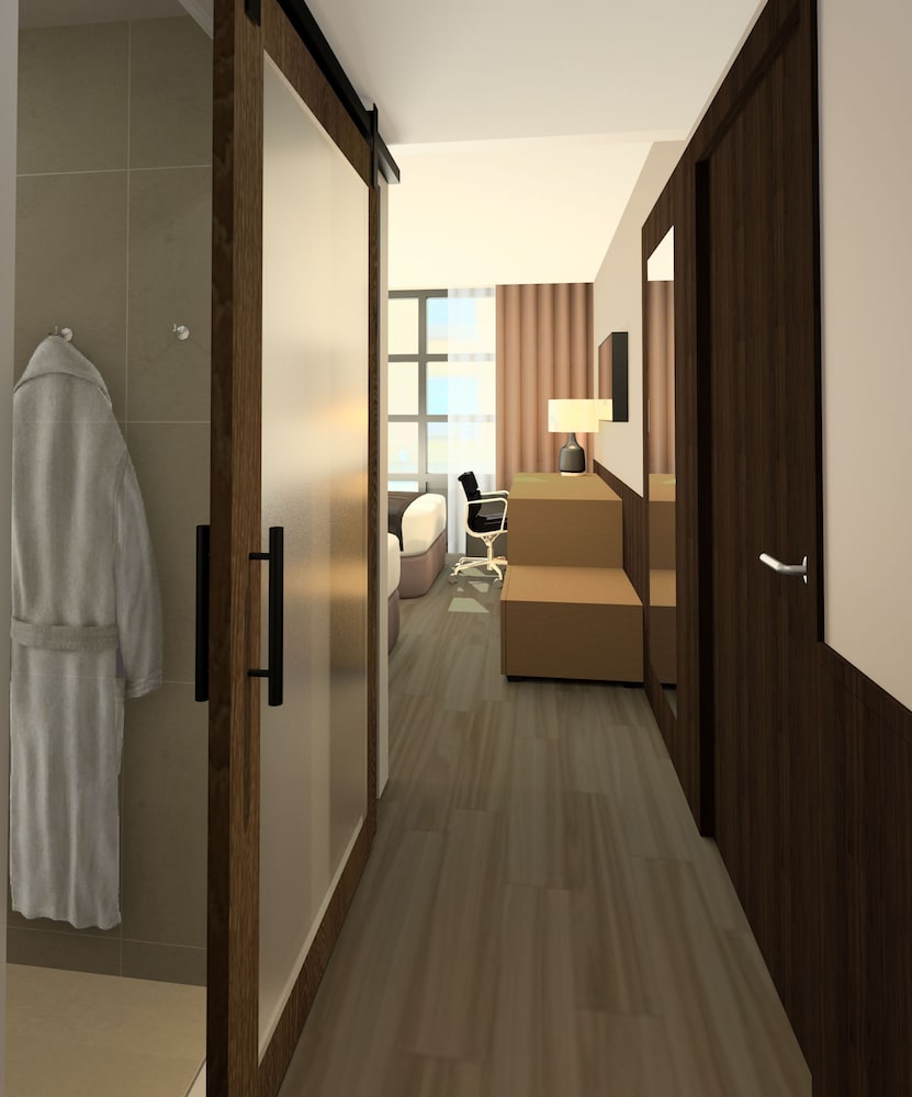 Wingate By Wyndham Long Island City 25/45