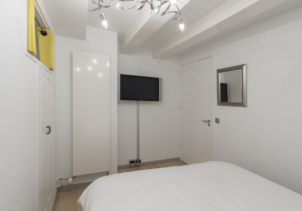 1 BEDROOM, APARTMENT