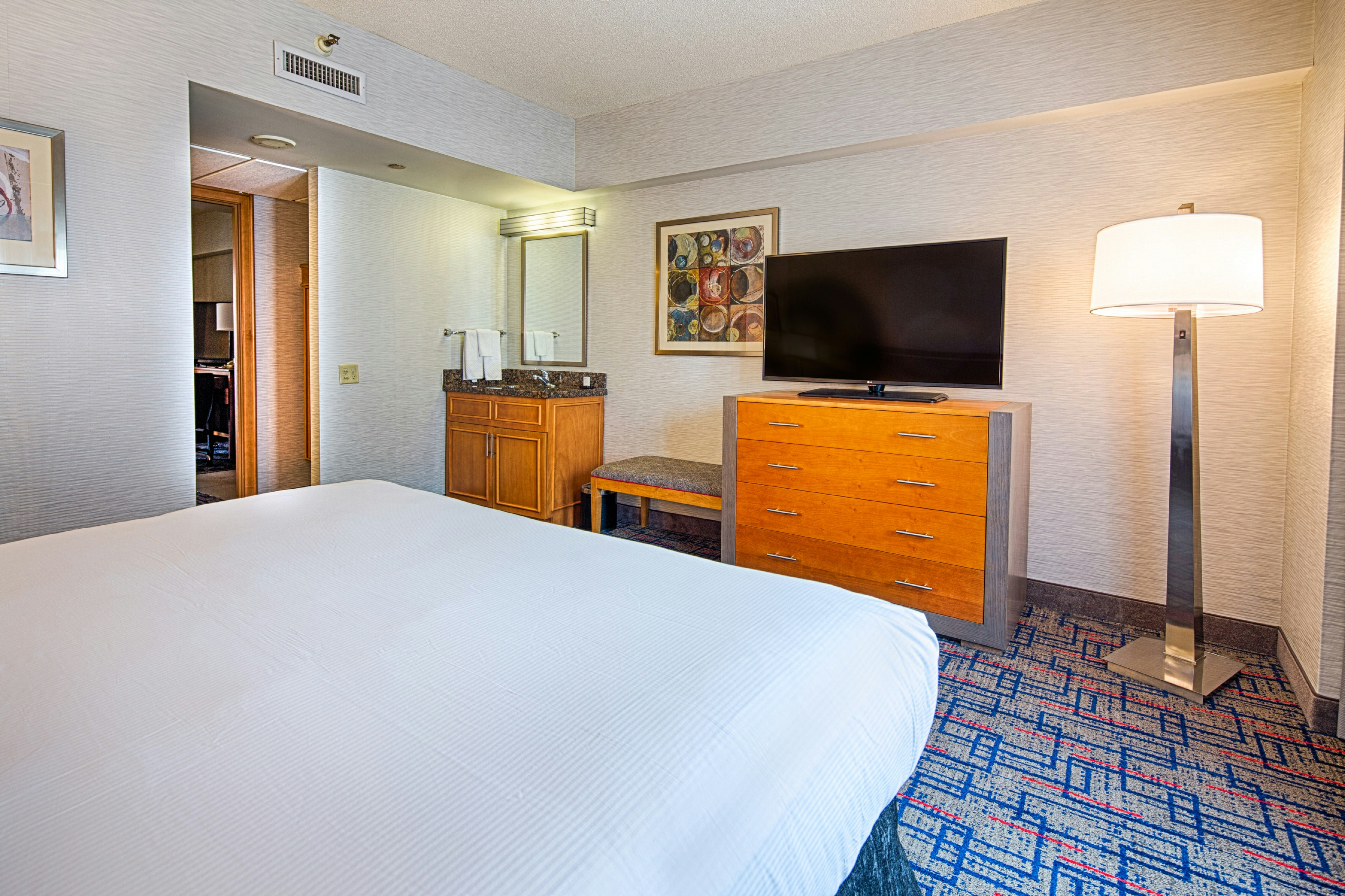 جناح بسرير كينج لذوي الإعاقة، Embassy Suites by Hilton Chicago O'Hare Rosemont 3/5
