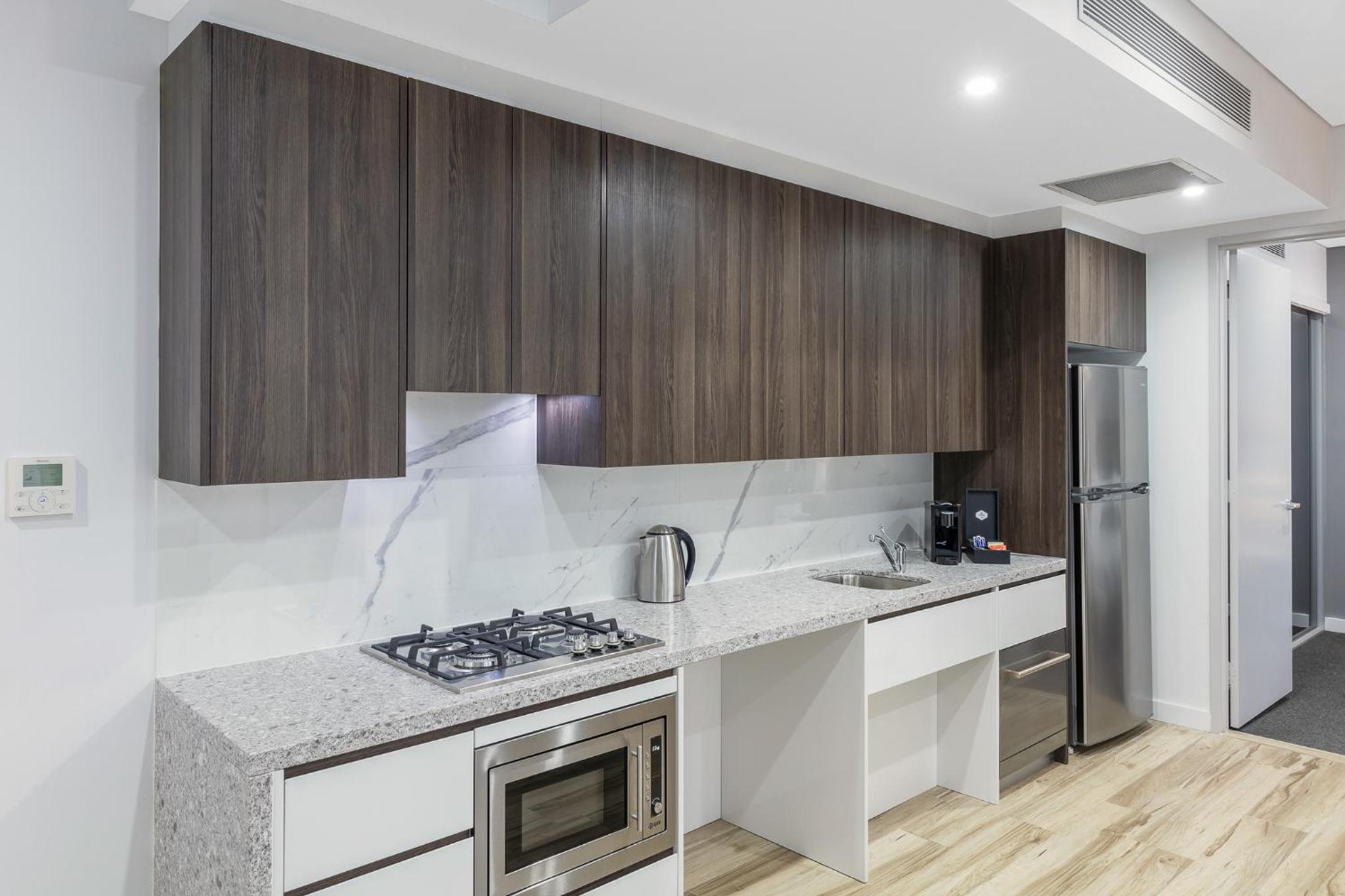 جناح بسرير كينج بغرفة نوم واحدة لذوي الإعاقة، Meriton Suites Church Street Parramatta 2/3
