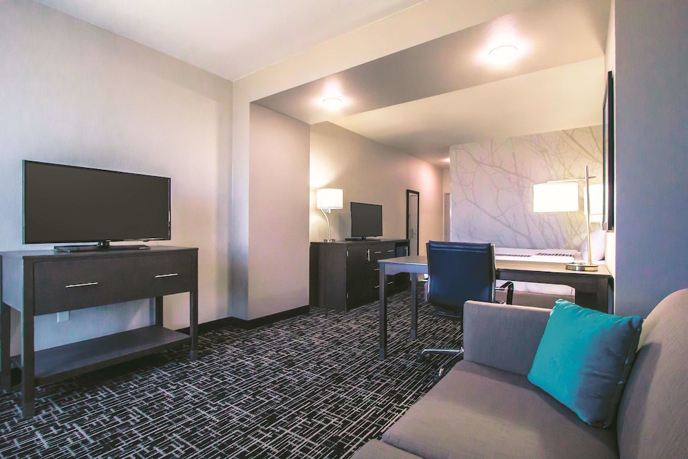 La Quinta Inn Suites By Wyndham Pampa 45/52