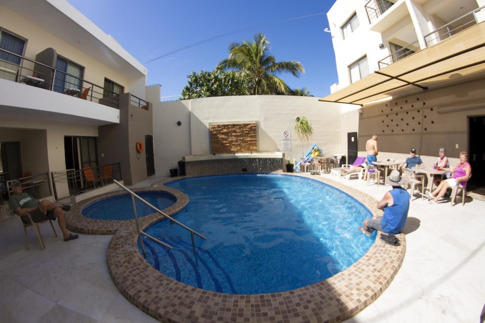 Hotel & Suites Domani 43/46