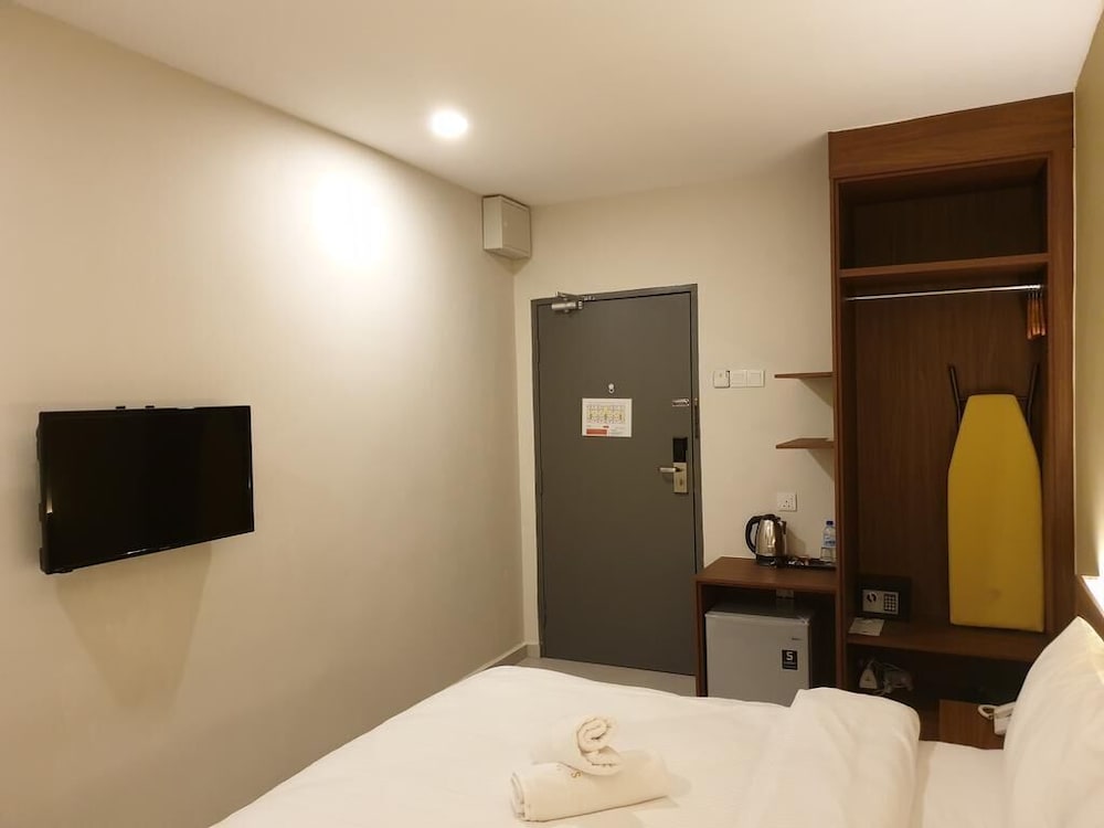 Ants Hotel 14/28