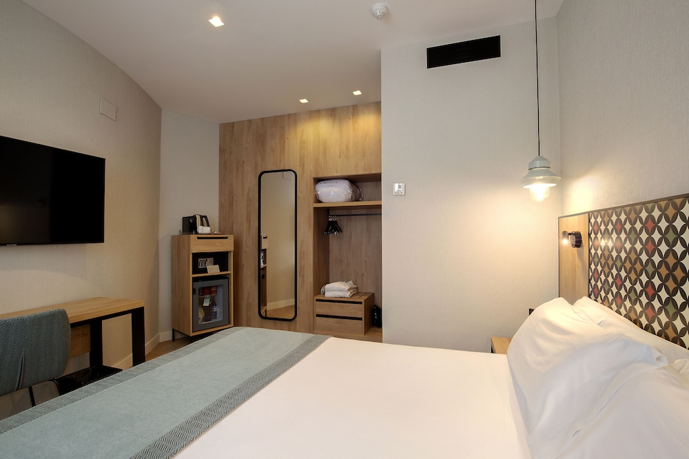 PREMIUM, DOUBLE BED, CORNER
