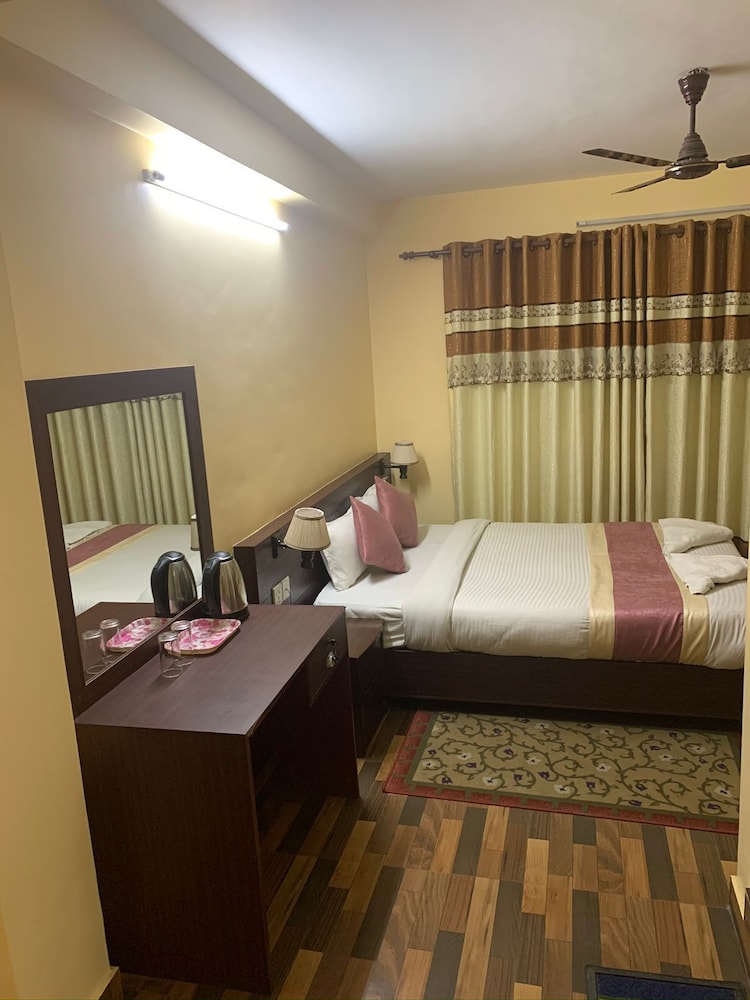 Rameshworam Hotel 10/15