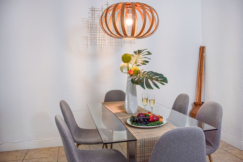 Coral Reef Suites 8/75