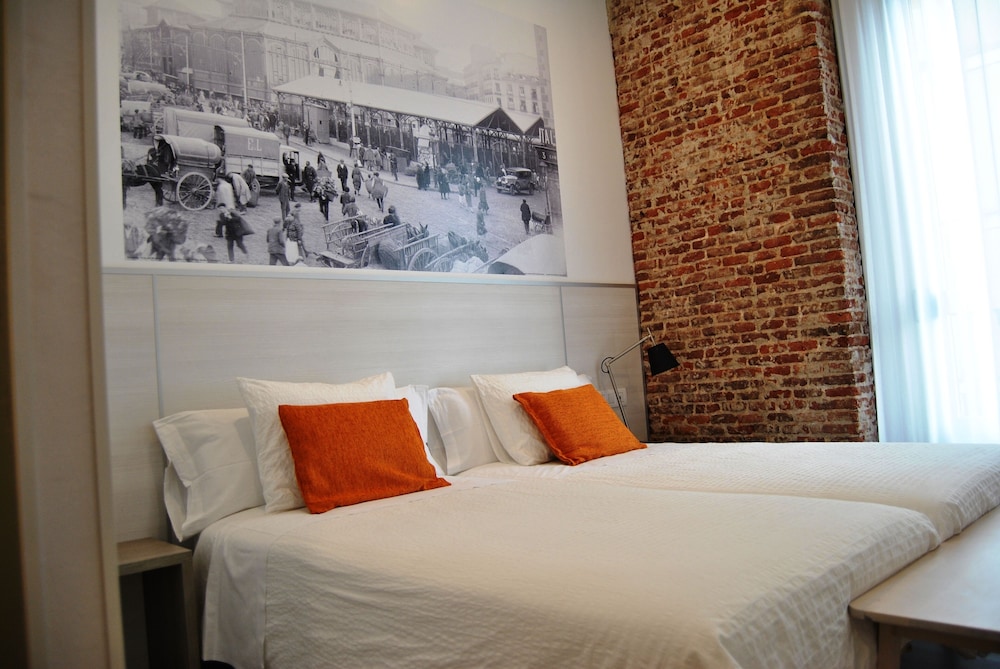 EXTERIOR, SUPERIOR, DOUBLE BED