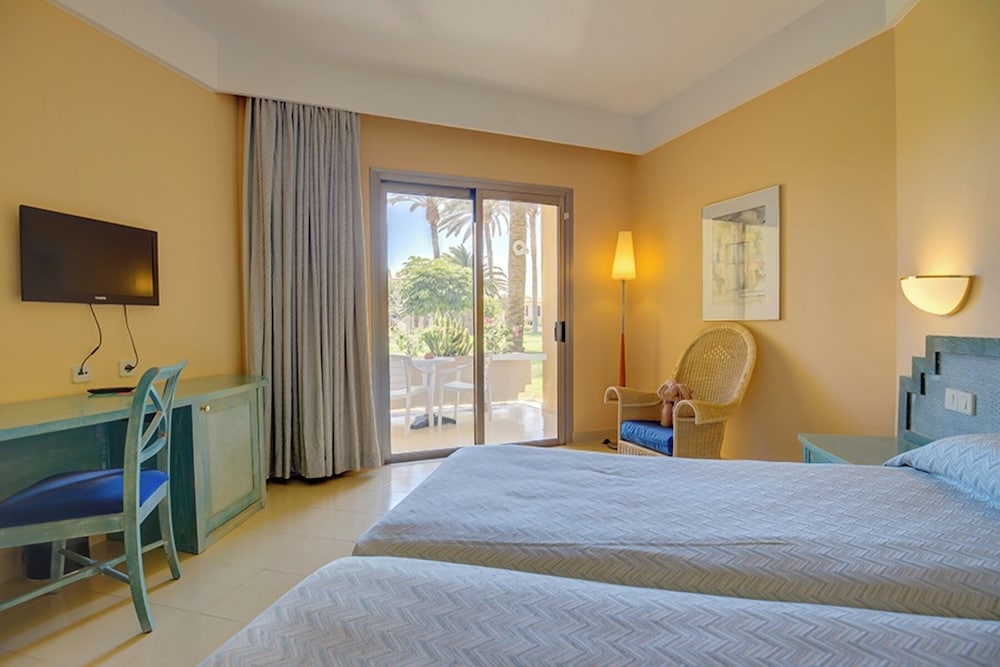 Room, Twin Beds, Sofa