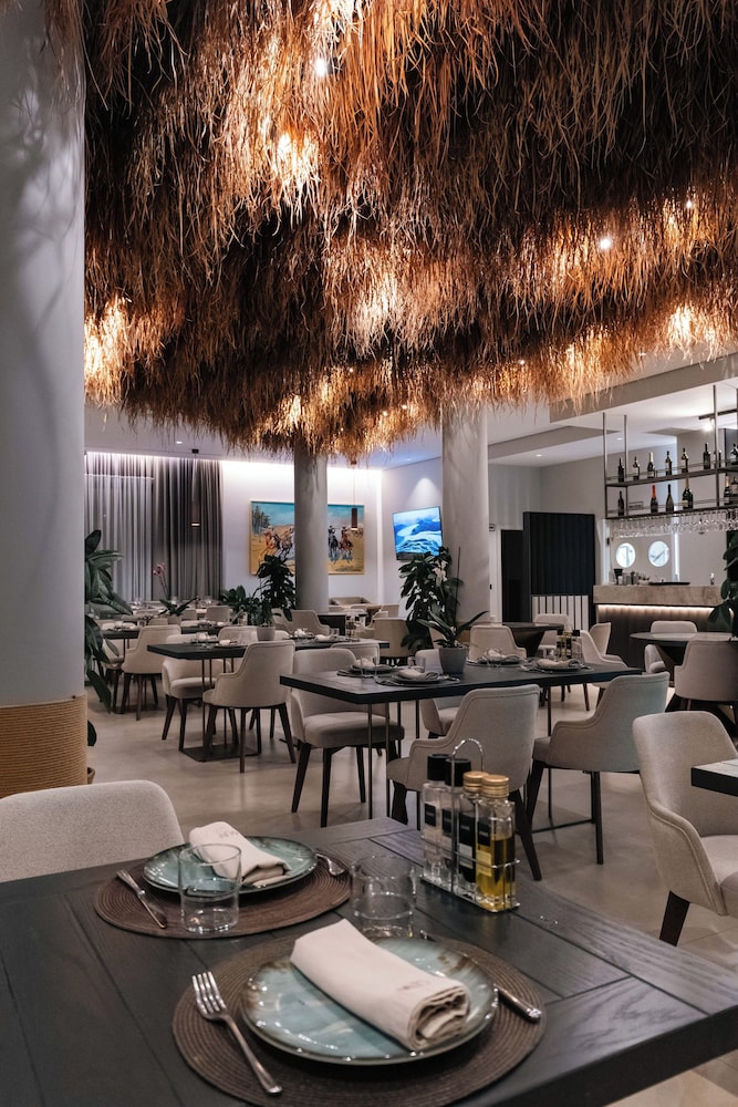 Mazarine Hotel and Restaurant 50/59