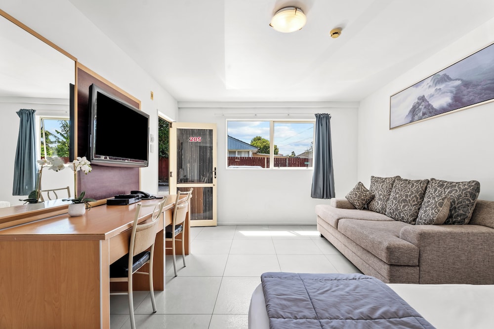 Avondale Motor Inn 24/36