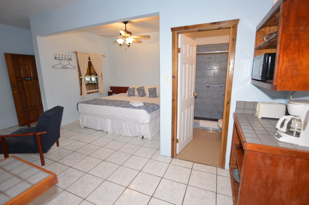 Mariposa Lodge 72/74