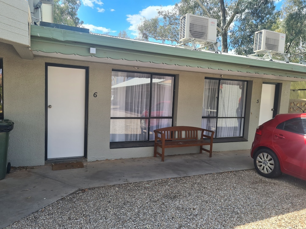 ALICE MOTOR INN 49/56