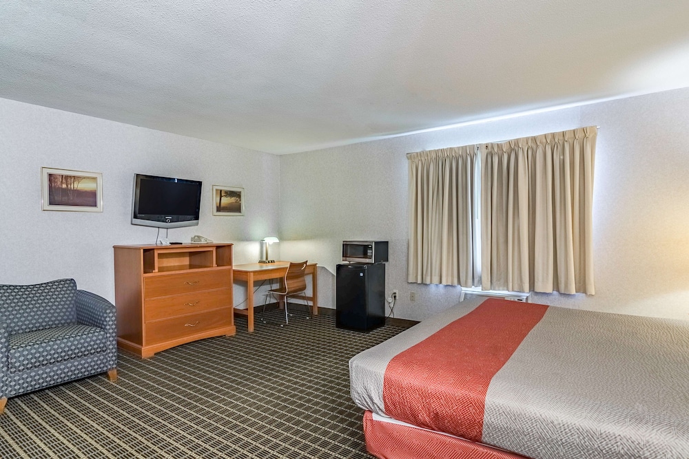 Motel6 Grand Rapids, MI - Northeast 36/49