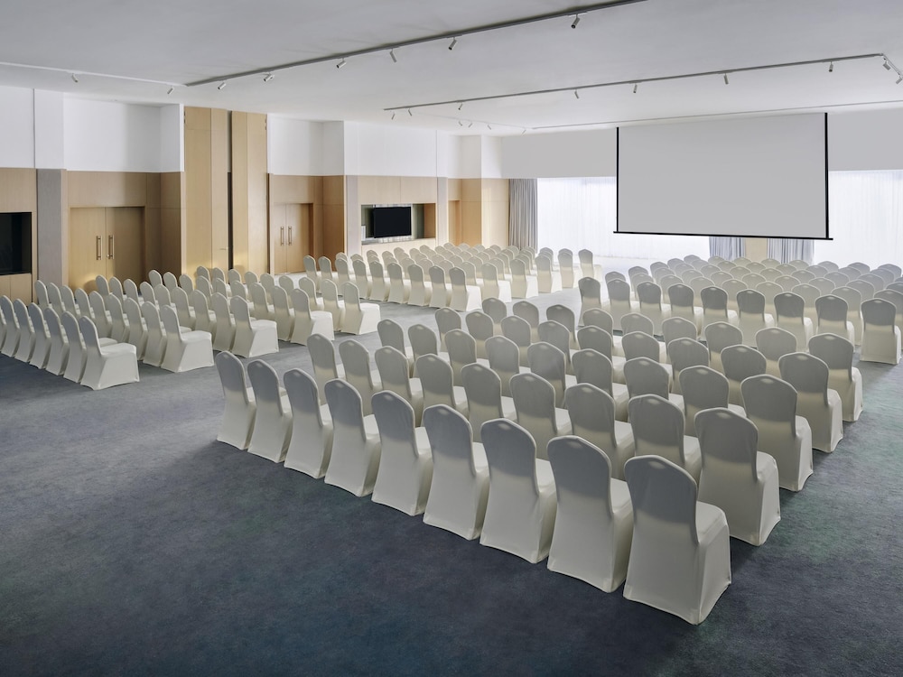 Movenpick Resort Al Marjan Island 35/42