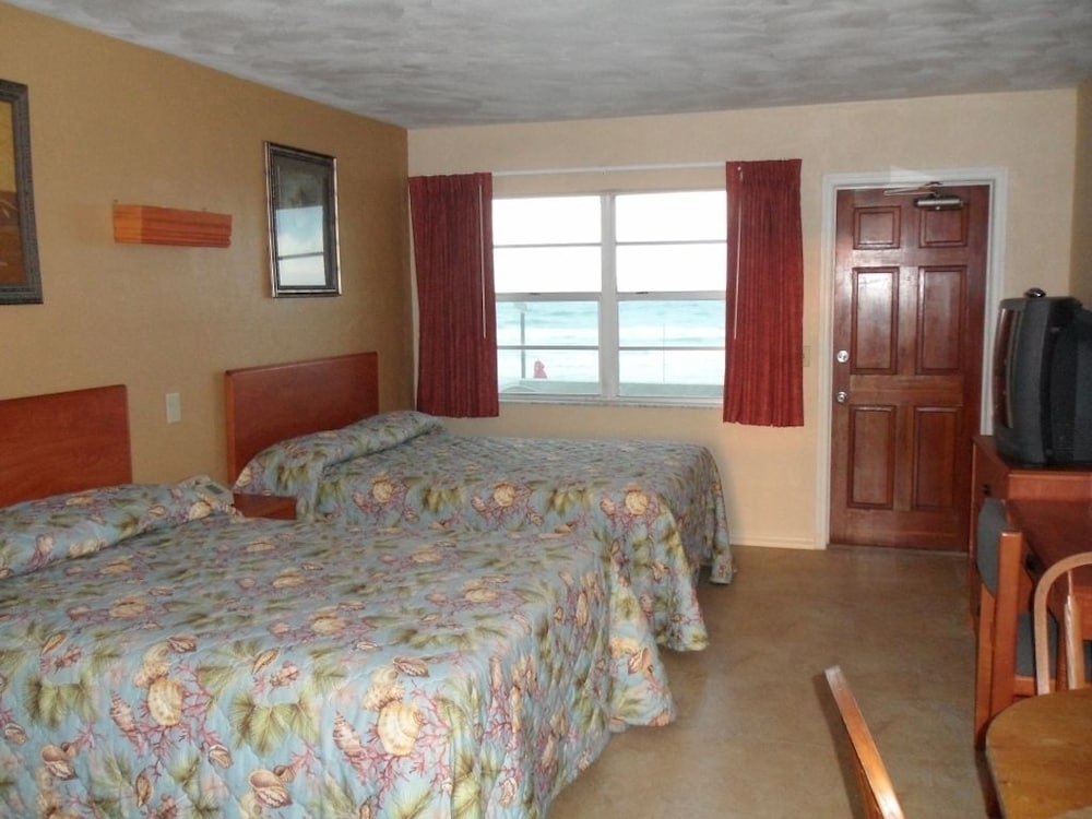 Driftwood Resort 35/70