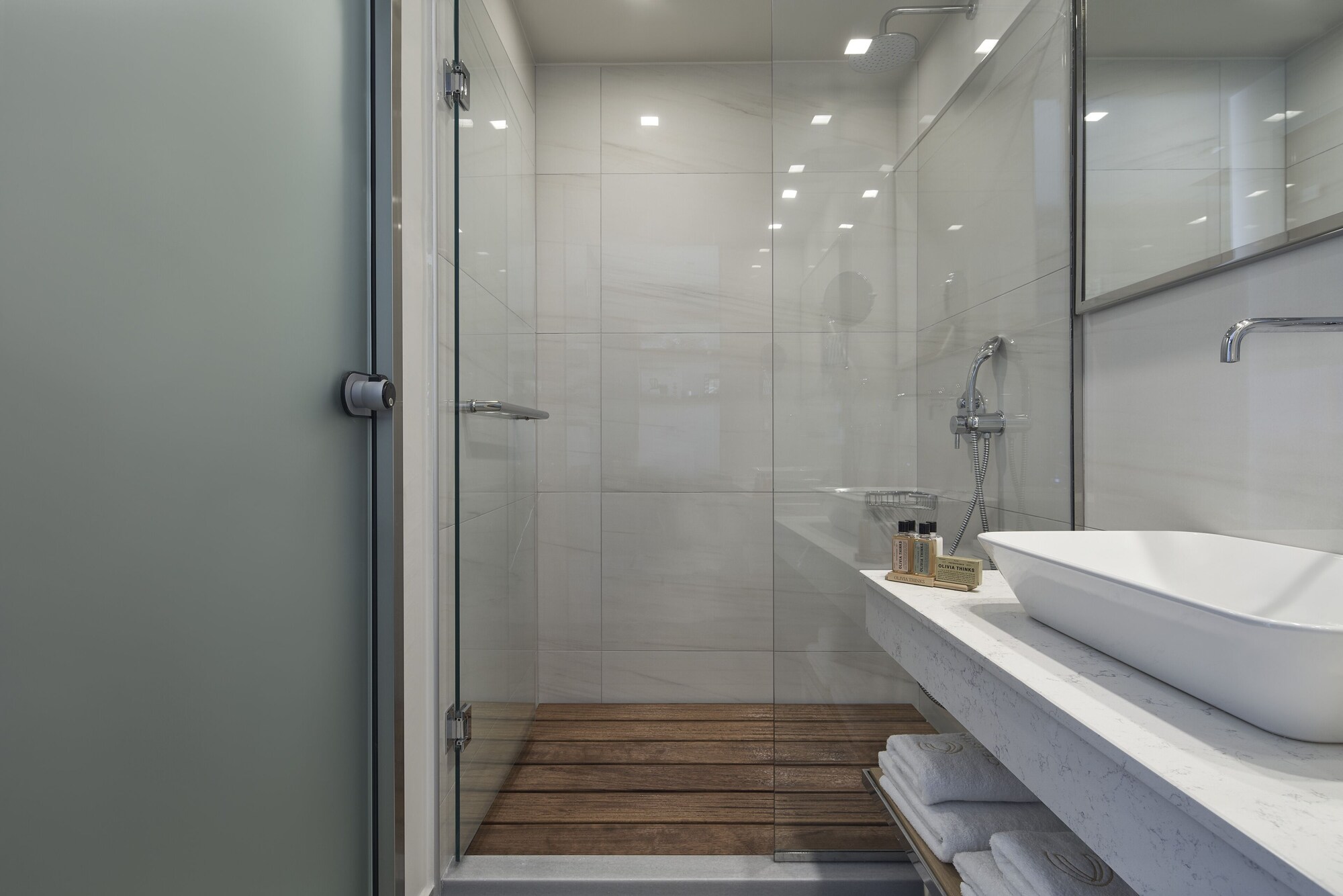 جناح مريح جونيور بسريرين منفصلين بإطلالة على البحر مع أريكة بمسبح خاص، Celestial All Suites - Adults Only 4/5