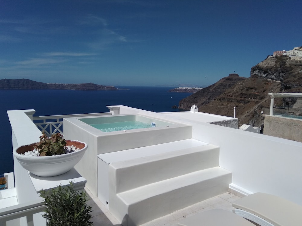 Iriana Apartments 2/50