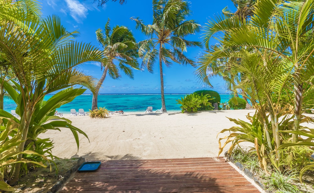 Moana Sands Beachfront Hotel 37/58