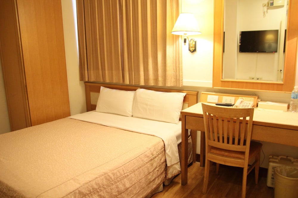 Riverside Hotel 18/50