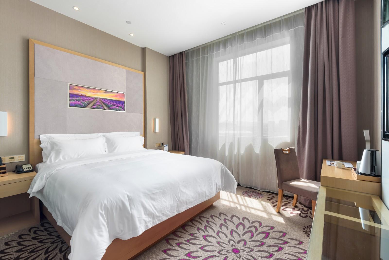 Deluxe, Queen Bed