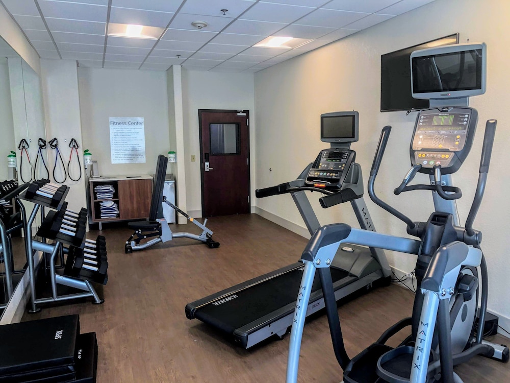 Holiday Inn Express Suites Hearne 25/49