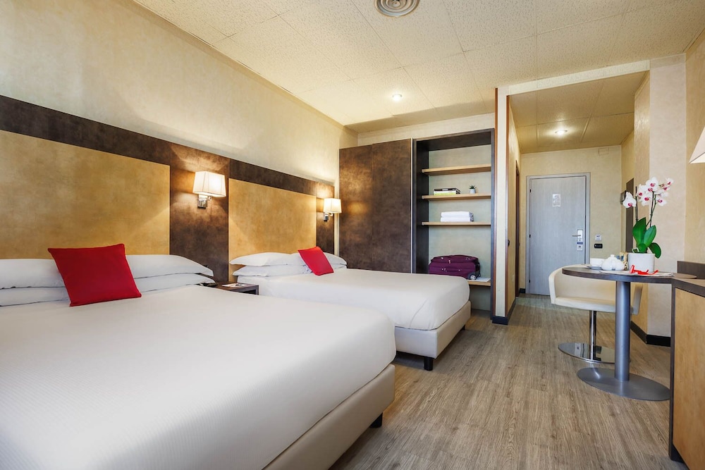 COMFORT, 2 DOUBLE BEDS