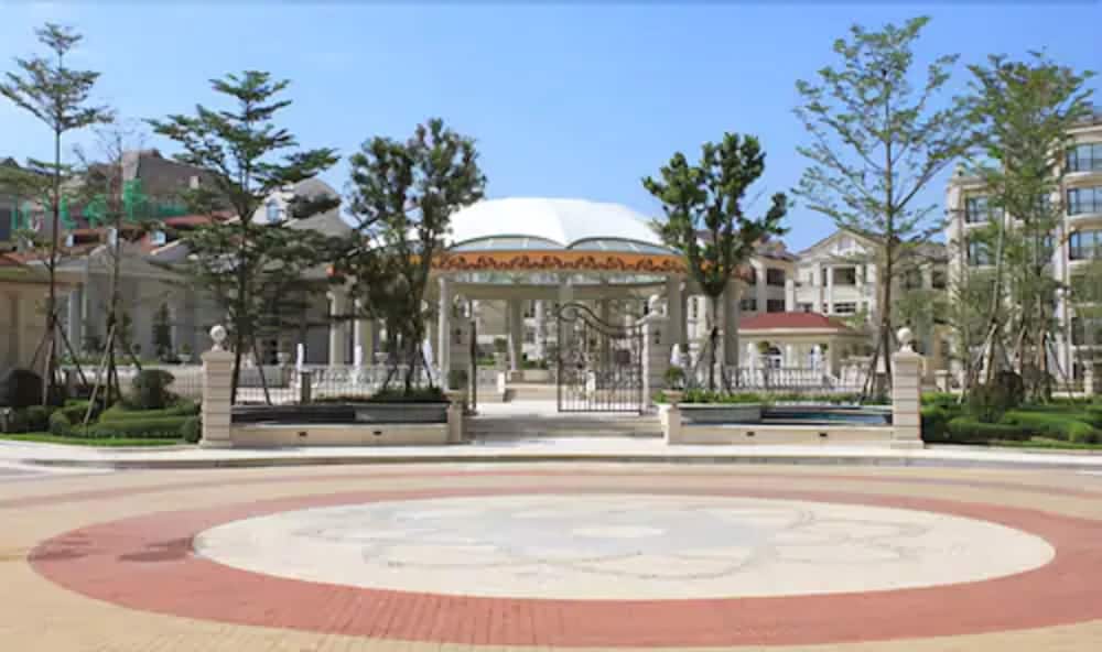 E-Da Royal Hotel 64/66