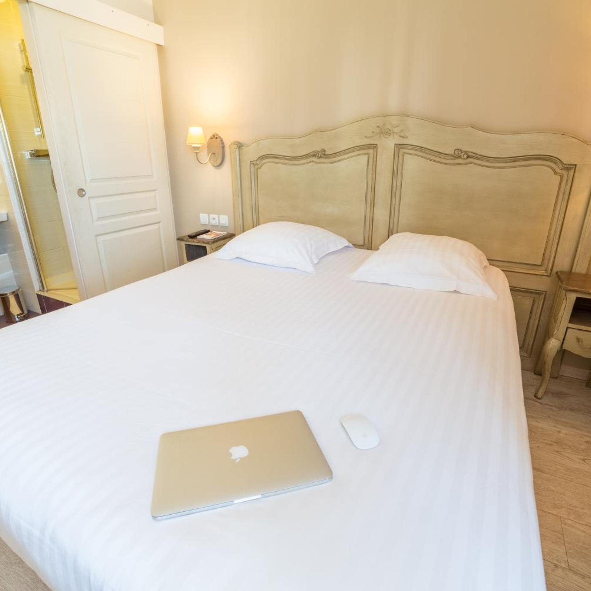 غرفة قياسية بسرير مزدوج أو سريرين منفصلين، Hotel the Originals Les Poemes de Chartres 5/9