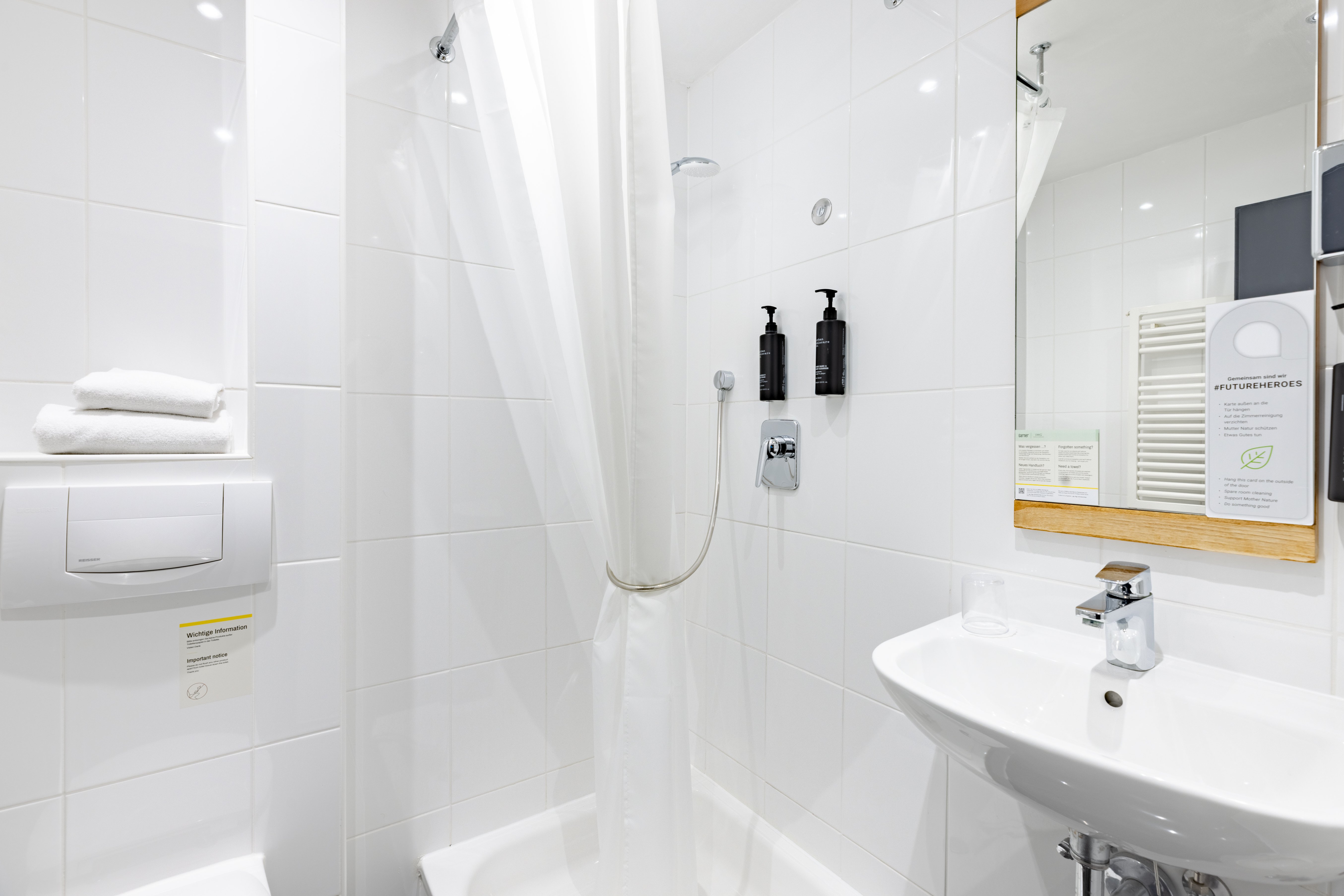 غرفة بريميوم بسرير كوين في الملحق، Garner Hotel Friedrichshafen By IHG 9/9