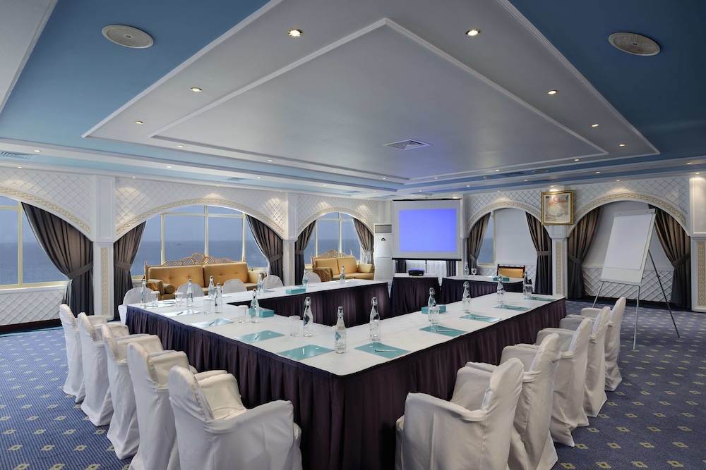 Azimut Hotel Khasab 34/42