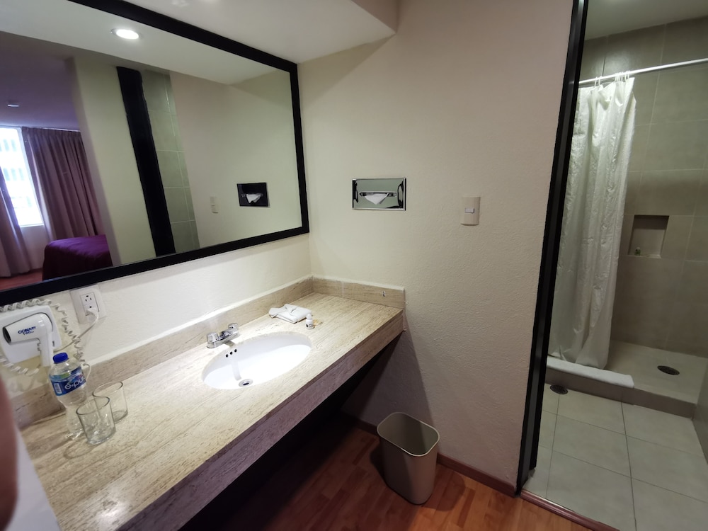 Hotel Del Angel 55/57