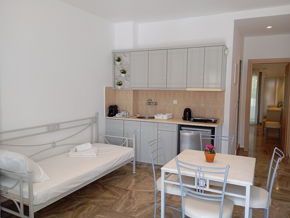 MARY HOTEL(Studios and Apartments) 40/55