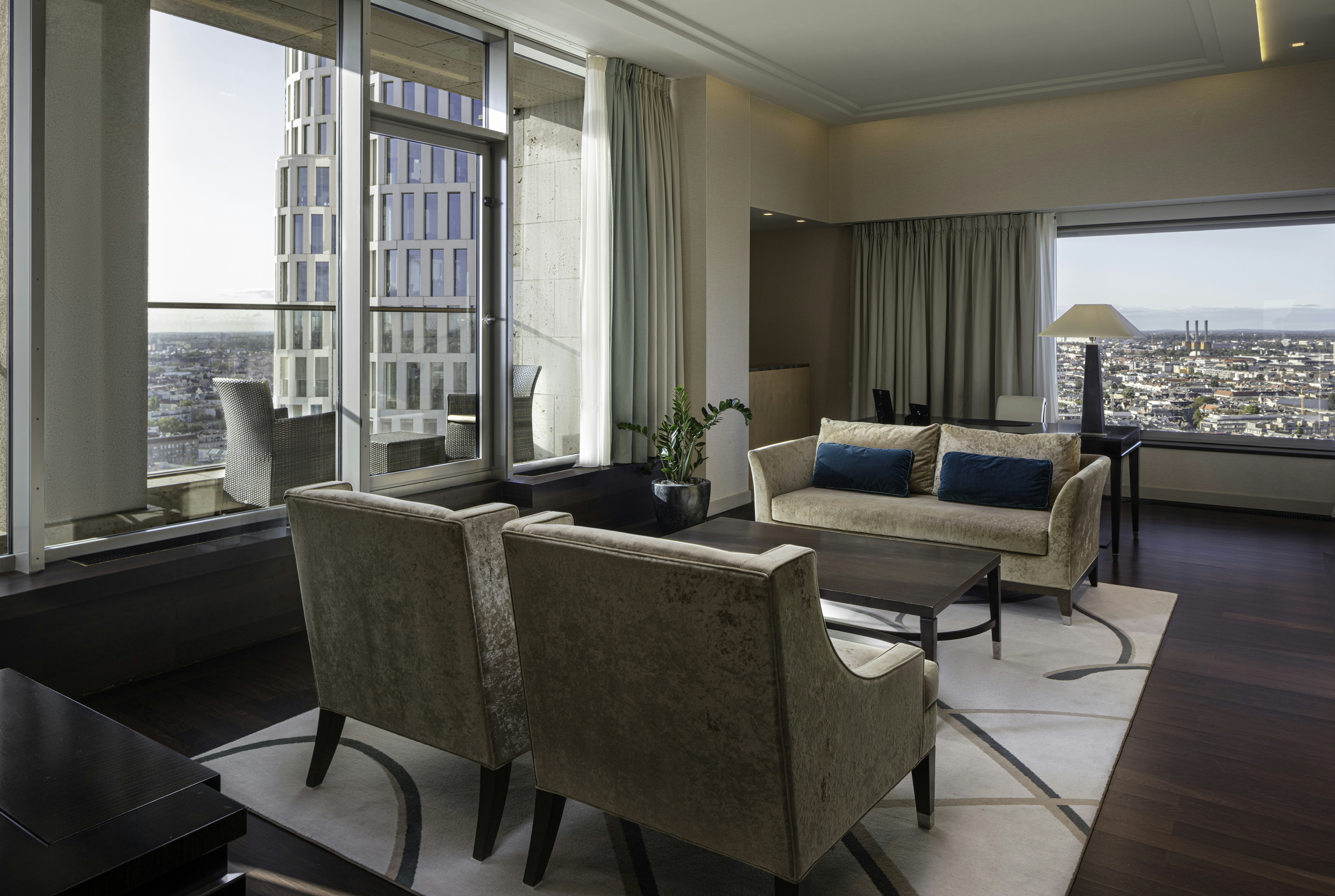 Waldorf Astoria Hotel 44/68