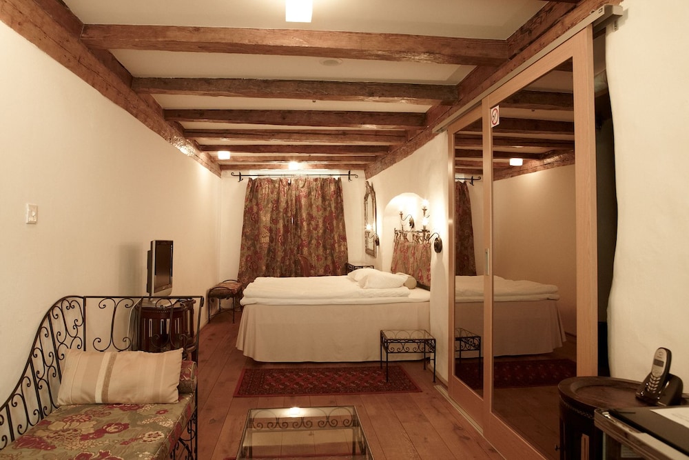Cru Hotel 23/74