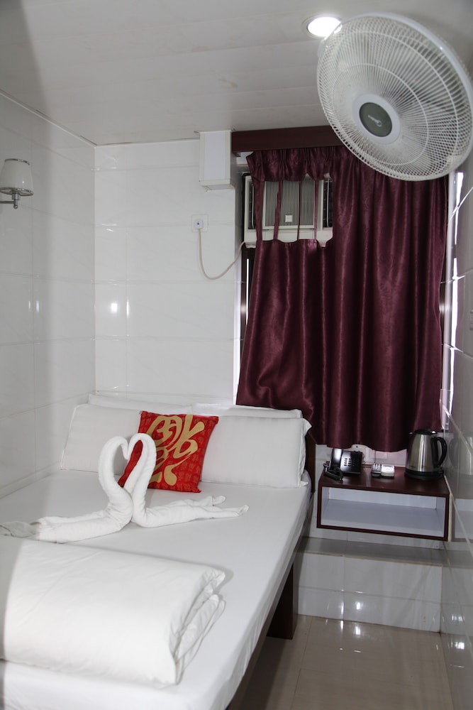 ROOM, DOUBLE BED
