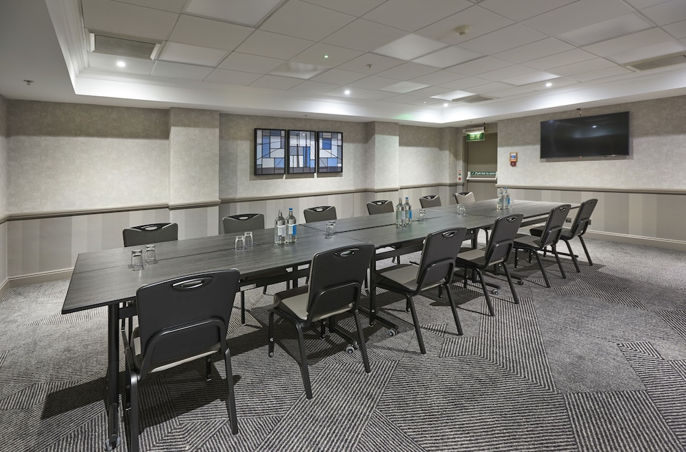 Doubletree By Hilton Dartford Bridge 75/84