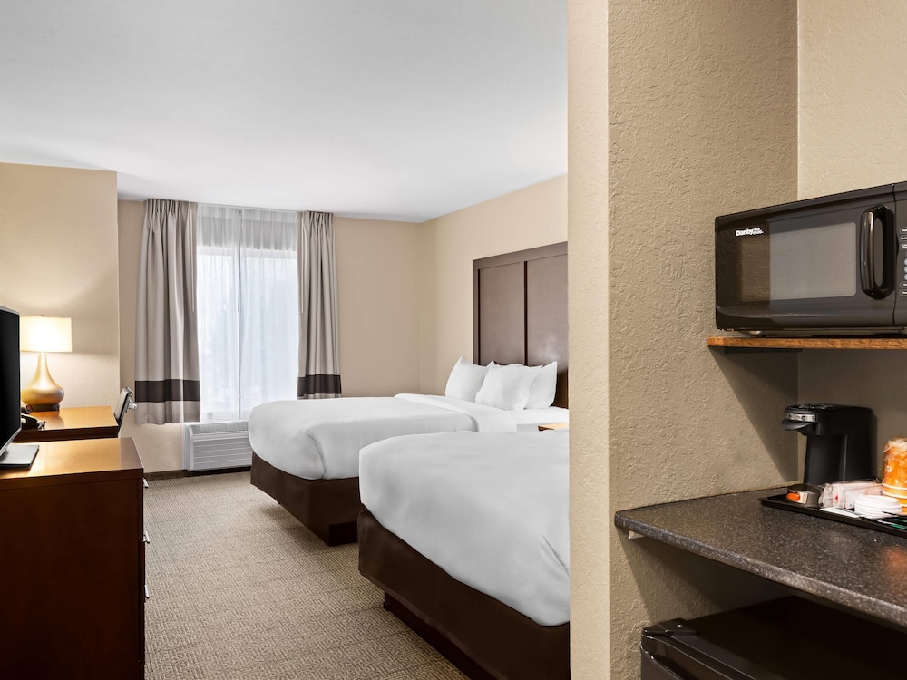 Comfort Inn and Suites Munising - Lakefront 48/49