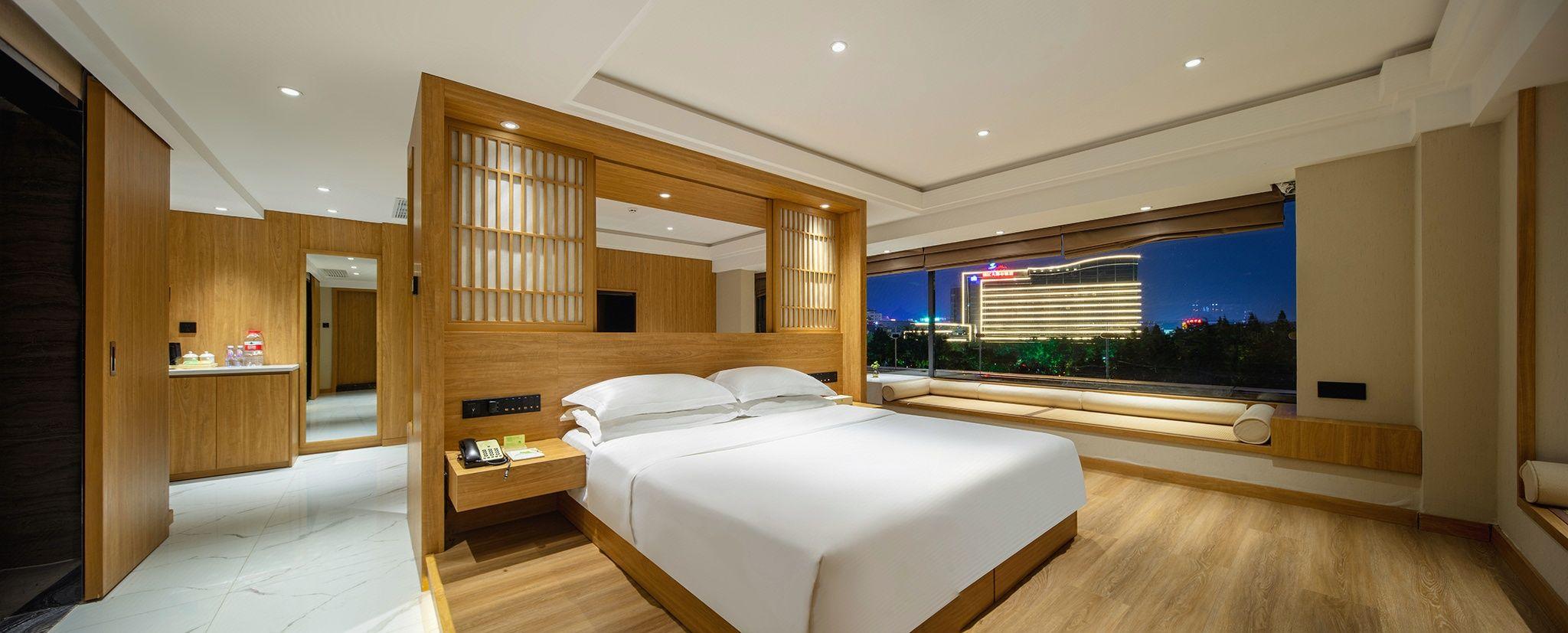 Venus Royal Hotel (East-West Lane Store, Xiangshan Park,Guilin,Guangxi) 8/16