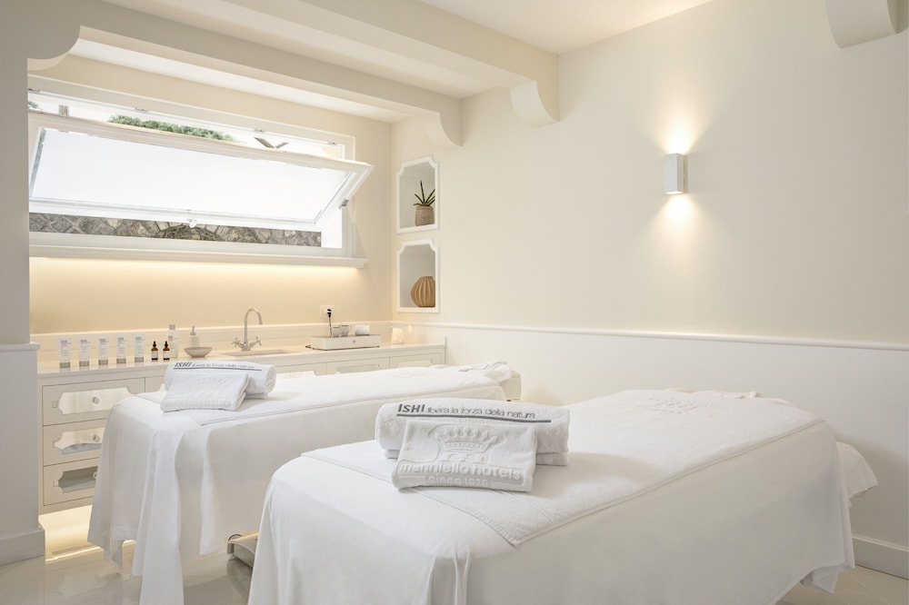 Grand Hotel Capodimonte 42/65