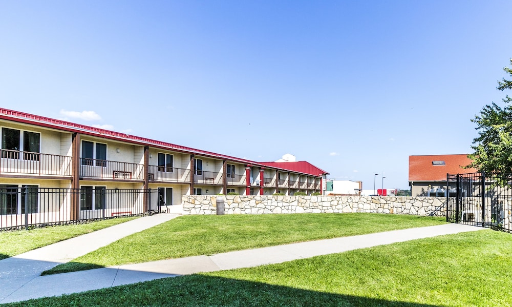 Countryside Suites Kansas City Independence I 70e Sports Complex Hotel 37/40